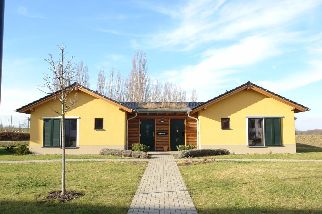 Euroville Jugend- Und Sporthotel Naumburg  Exteriör bild
