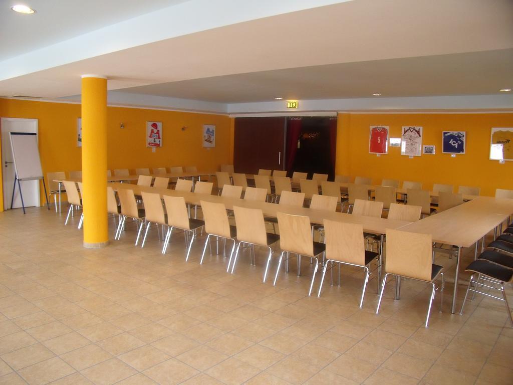 Euroville Jugend- Und Sporthotel Naumburg  Exteriör bild