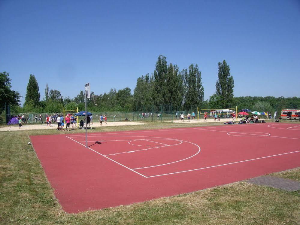 Euroville Jugend- Und Sporthotel Naumburg  Exteriör bild